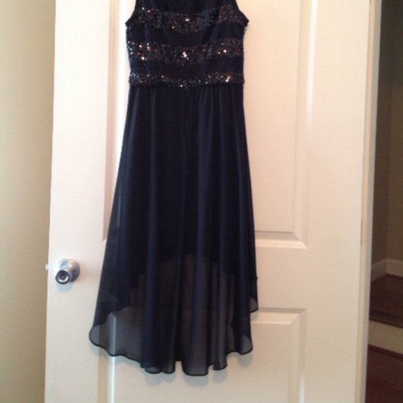 BLACK SEQUINED COCKTAIL DRESS - SIZE 6 - Picture 2 of 4